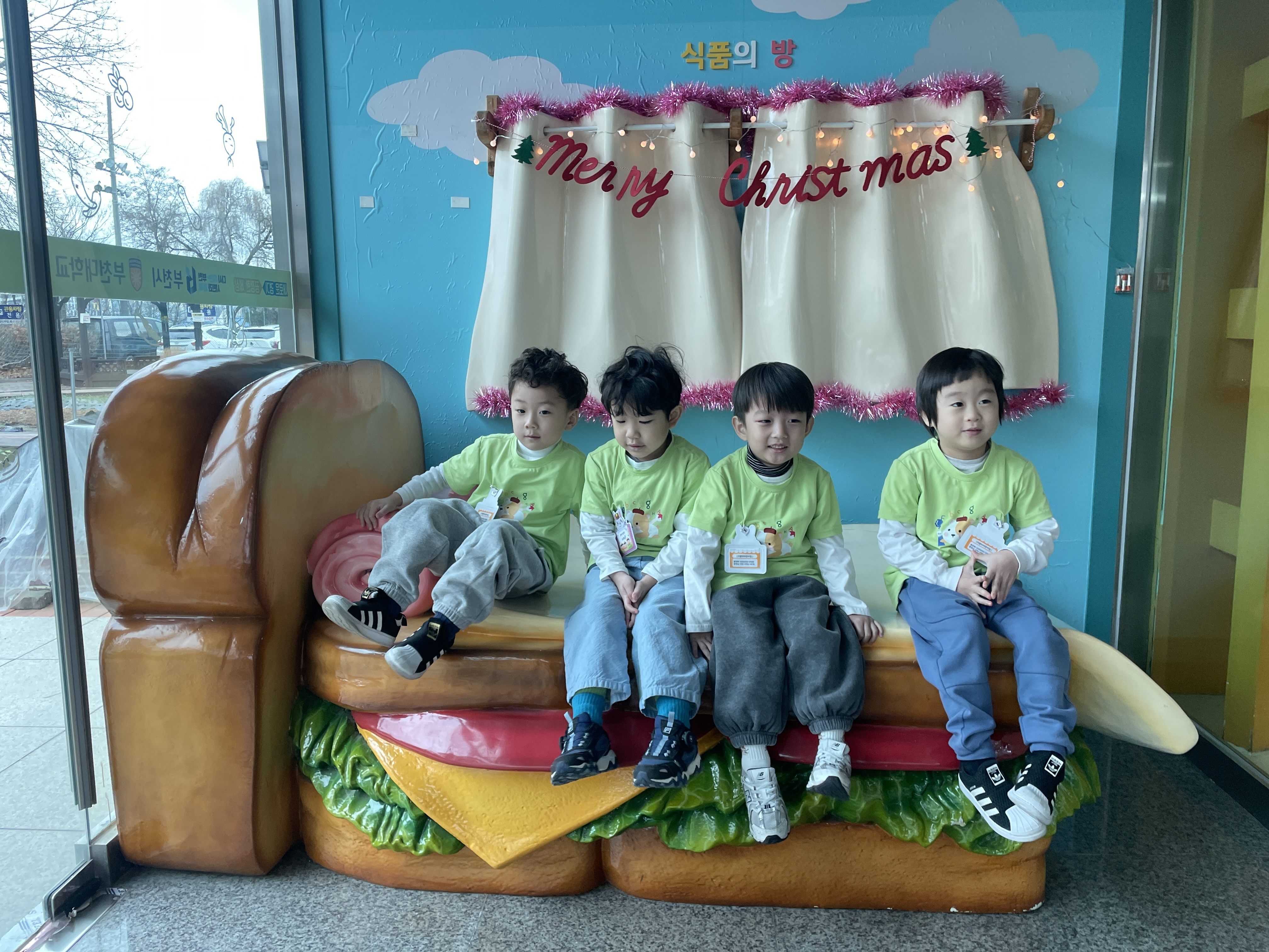 영유아 눈높이에 맞춘 체험 활동을 통해 건강의 중요성과 식품 안전 습관을 자연스럽게 이해하는 의미 있는 시간이었습니다.